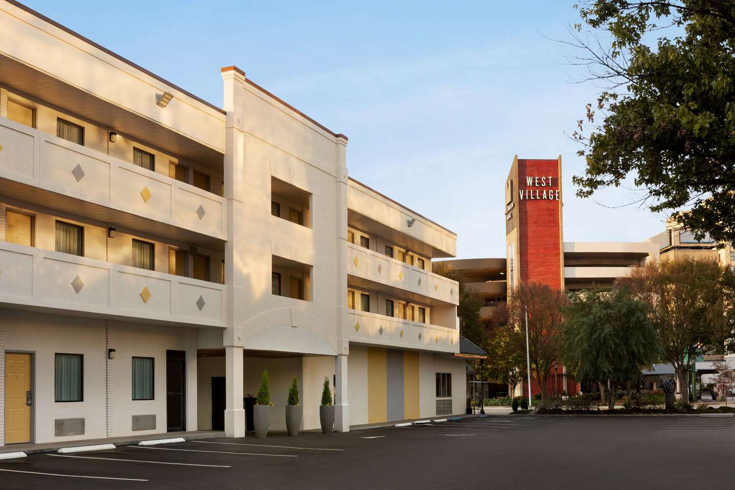 Hotel Bo, a Days Inn by Wyndham Chattanooga Downtown 43/48