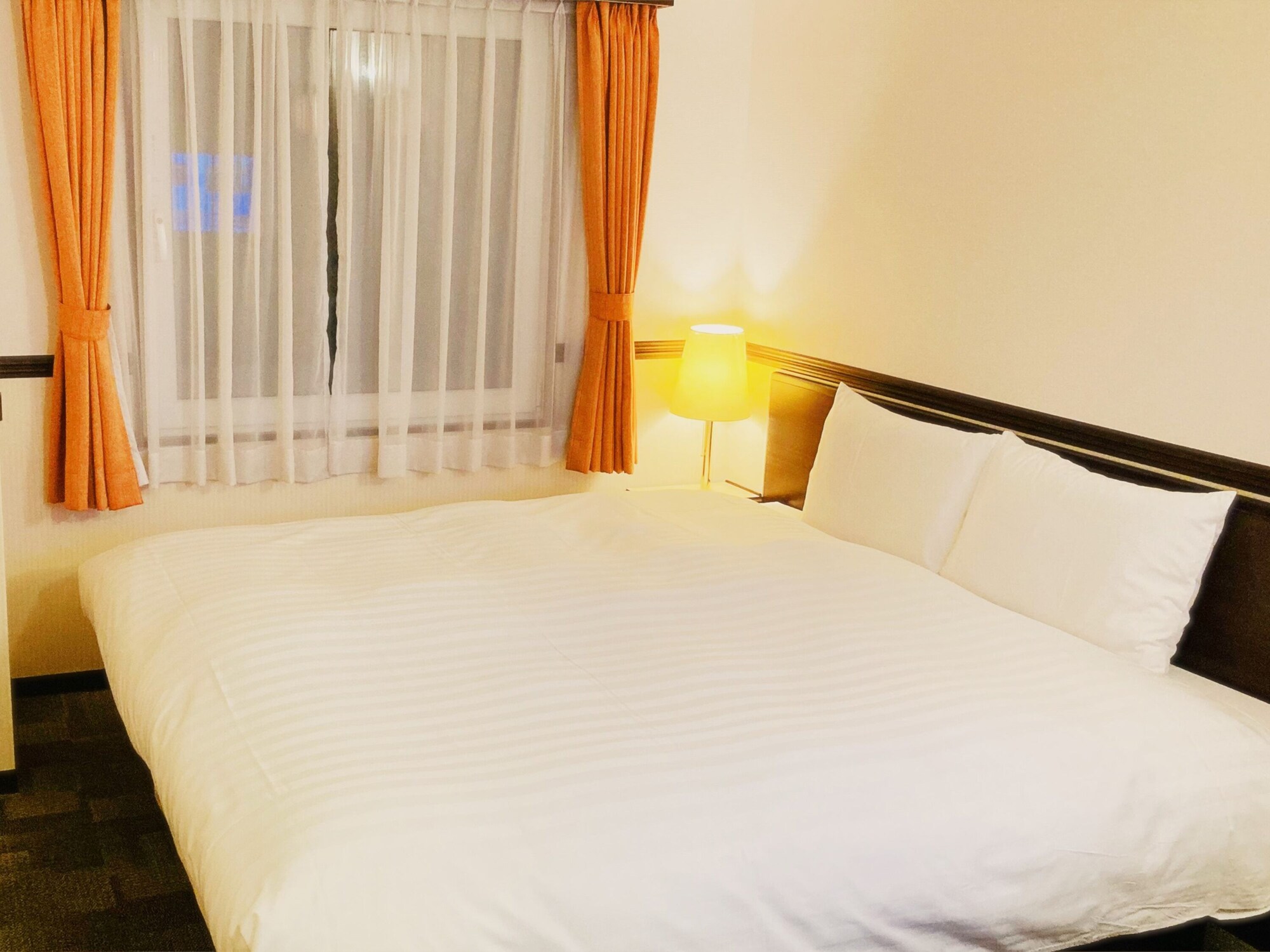 PREMIUM, DOUBLE BED, SMOKING