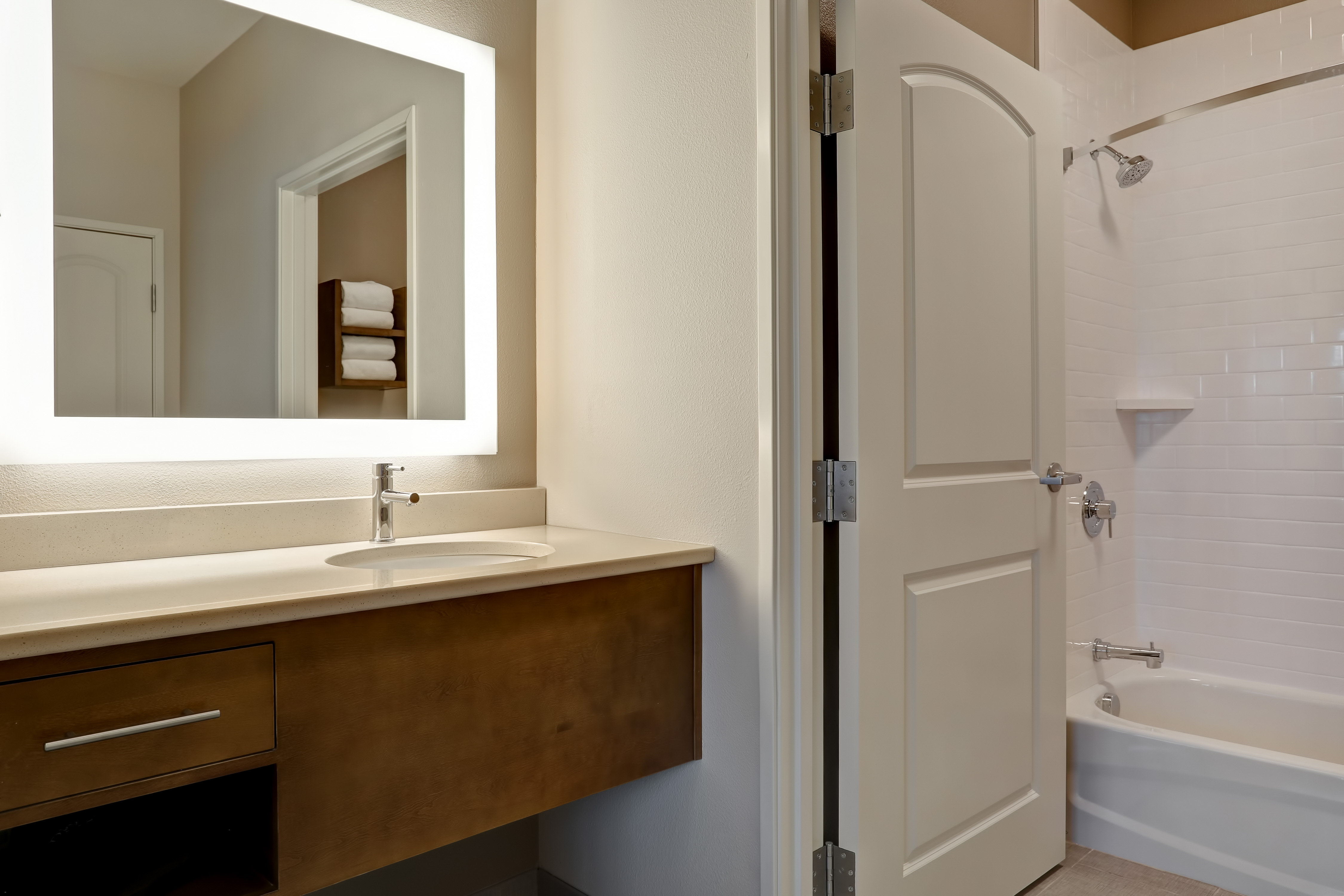 Staybridge Suites Overland Park - Kansas City S 69/69