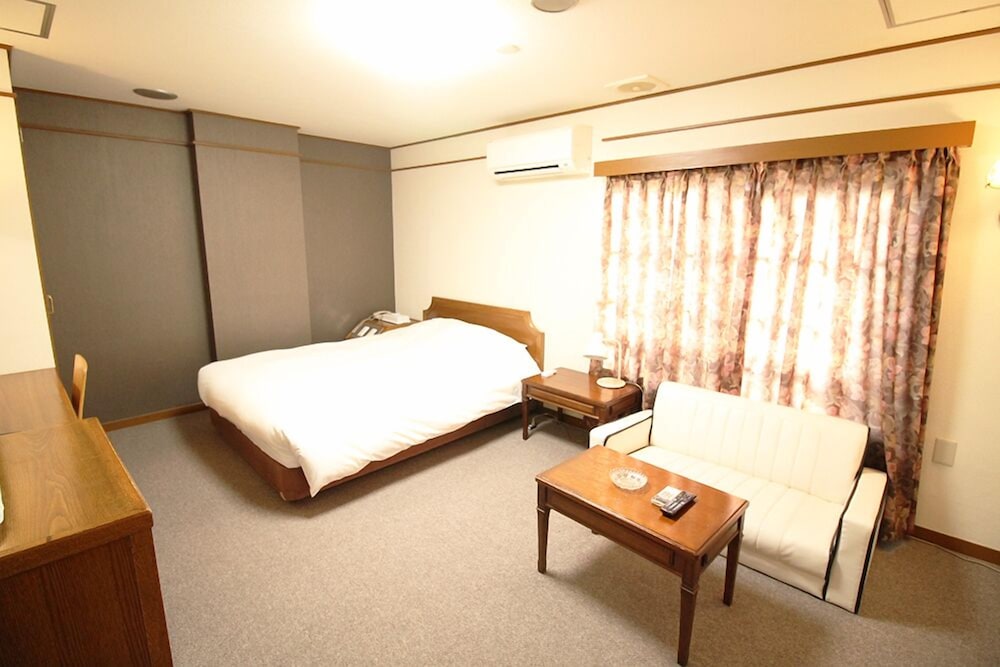 Shinjuku East Hotel 8/17