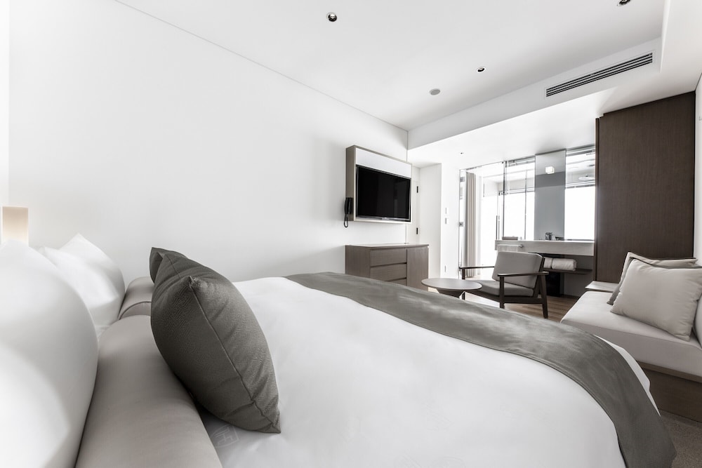 STANDARD, DOUBLE BED, NO VIEW, LOUNGE ACCESS