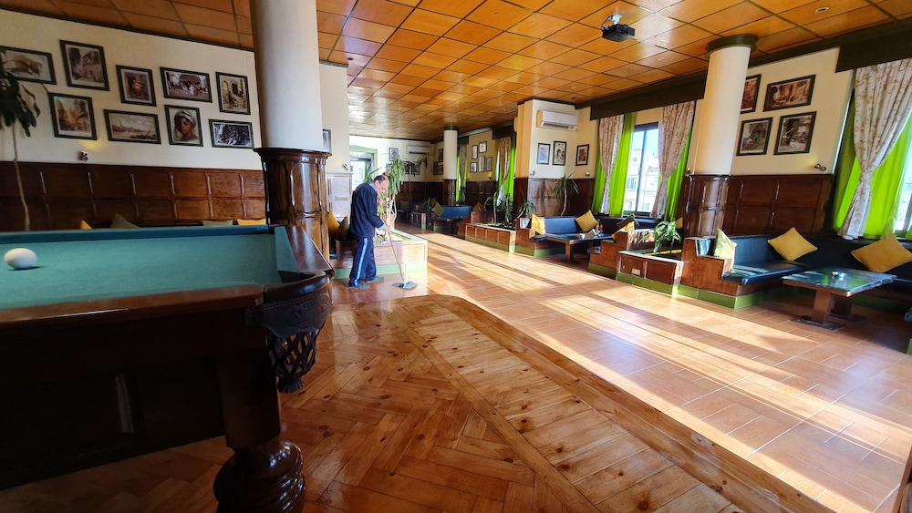 Carlton Hotel 39/49