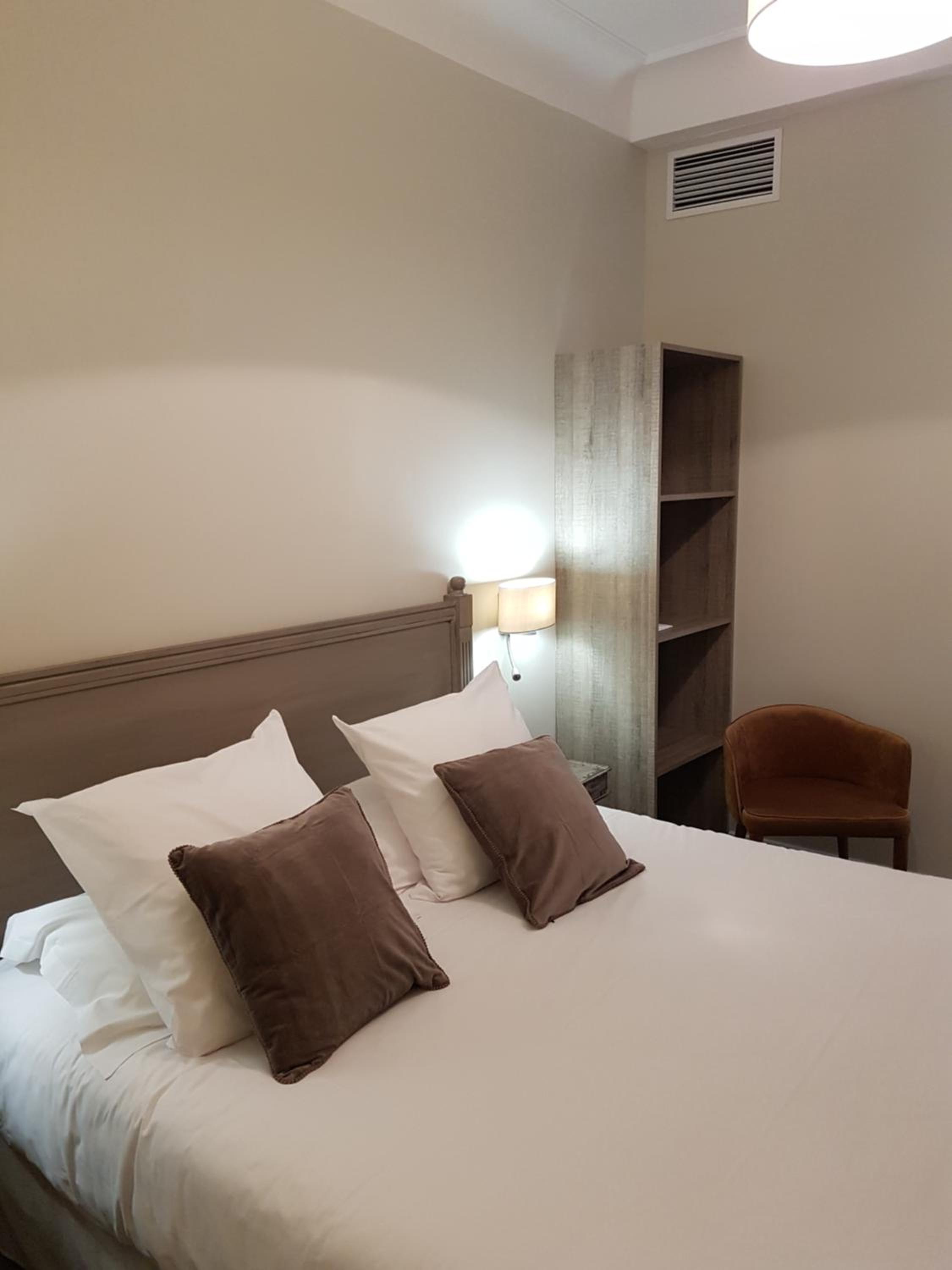 Room, Triple