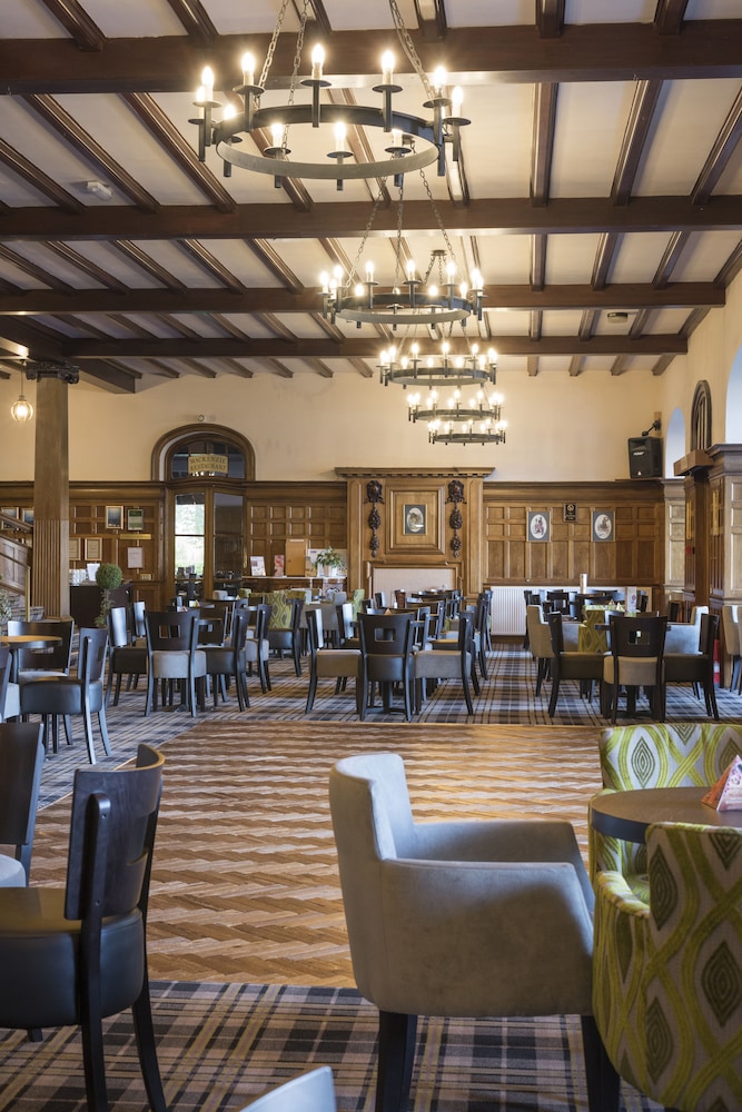 Highland Hotel 33/50