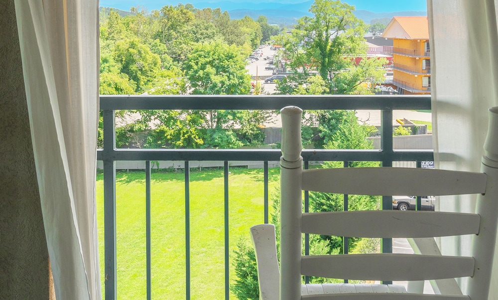 Arbors at Island Landing Hotel Suites 18/47