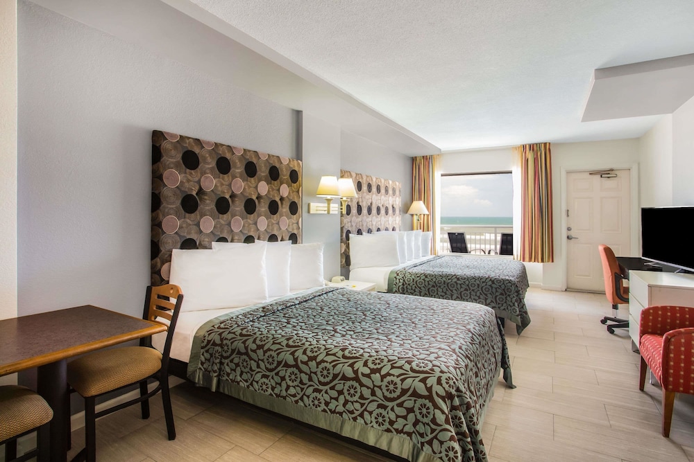 Arya Blu Inn and Suites (Ex Days Inn Ormond Beach Mainsail Oceanfront) 13/43