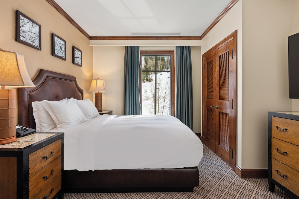 Ritz-Carlton Club, Aspen Highlands by Frias 16/50