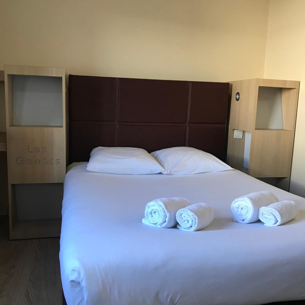 Hotel les Genets 15/50