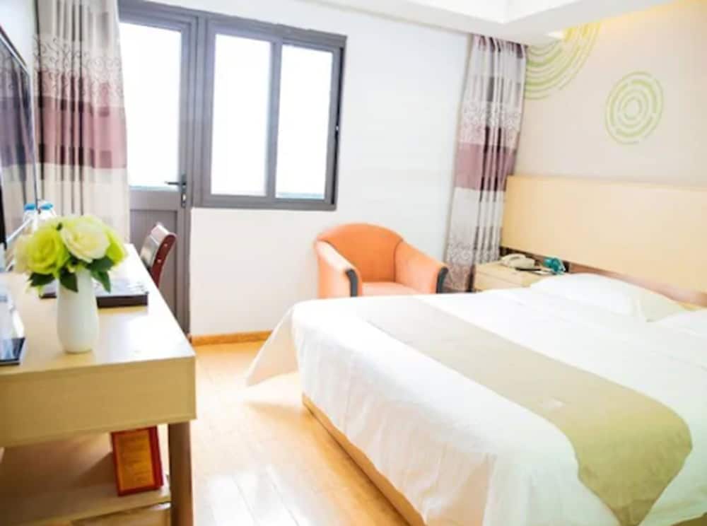 GREENTREE INN SHANGHAI PUDONG NEW DISTRICT SHENMEI EAST ROAD EXPRESS HOTEL 12/21