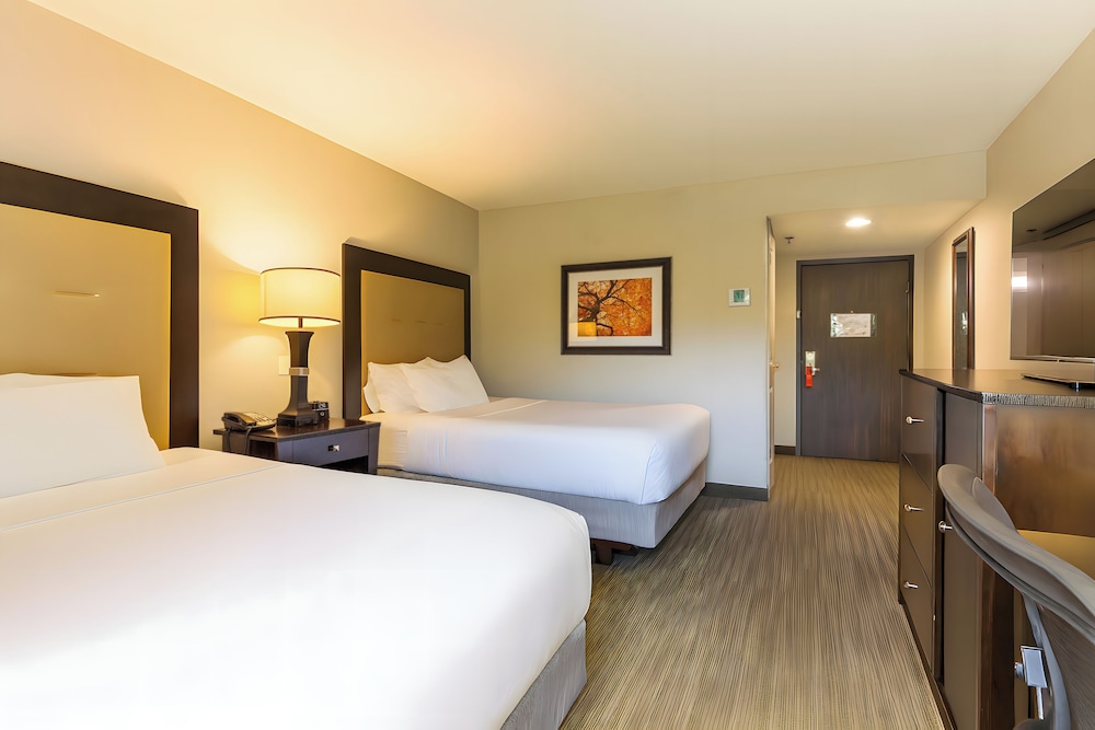 DELUXE, 2 QUEEN BEDS