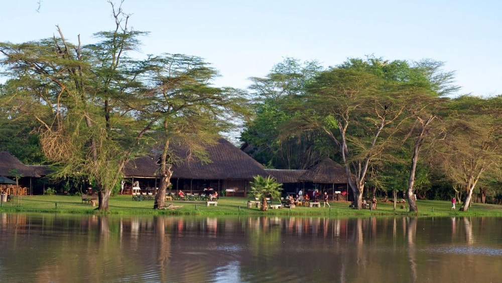 Voyager Ziwani Tented Camp 20/43