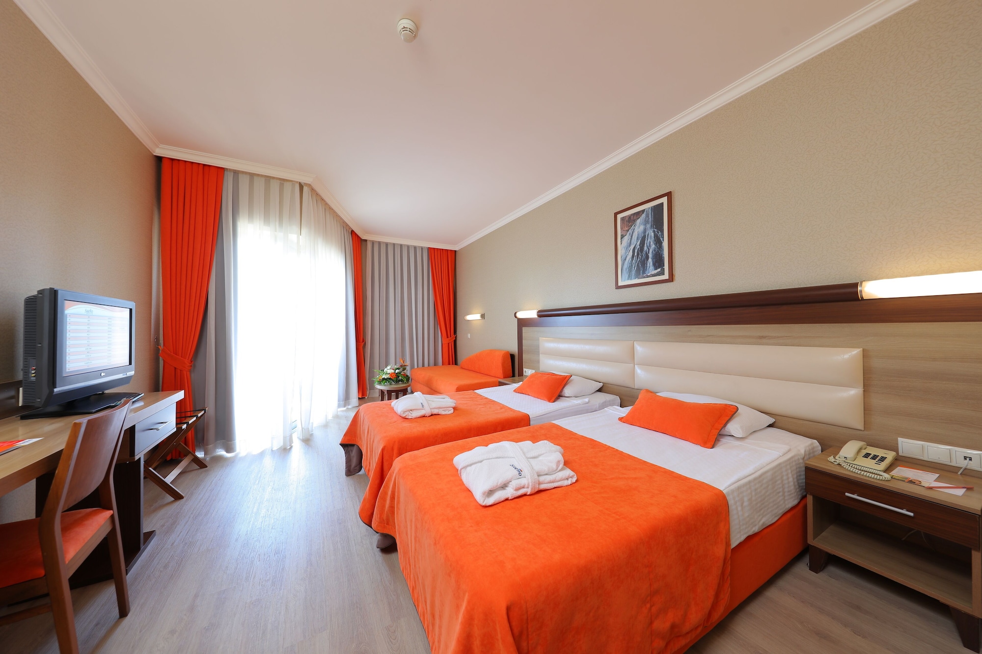 غرفة قياسية ثلاثية بسريرين منفصلين، Sueno Beach Side 4/7