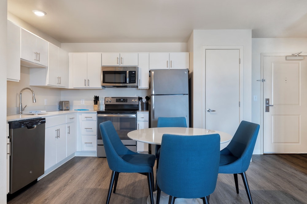 Soka Suites Dallas - Las Colinas 18/31