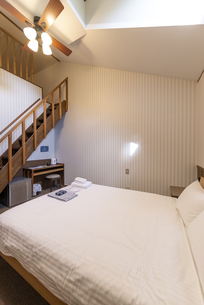 LOFT, SHARED BATHROOM