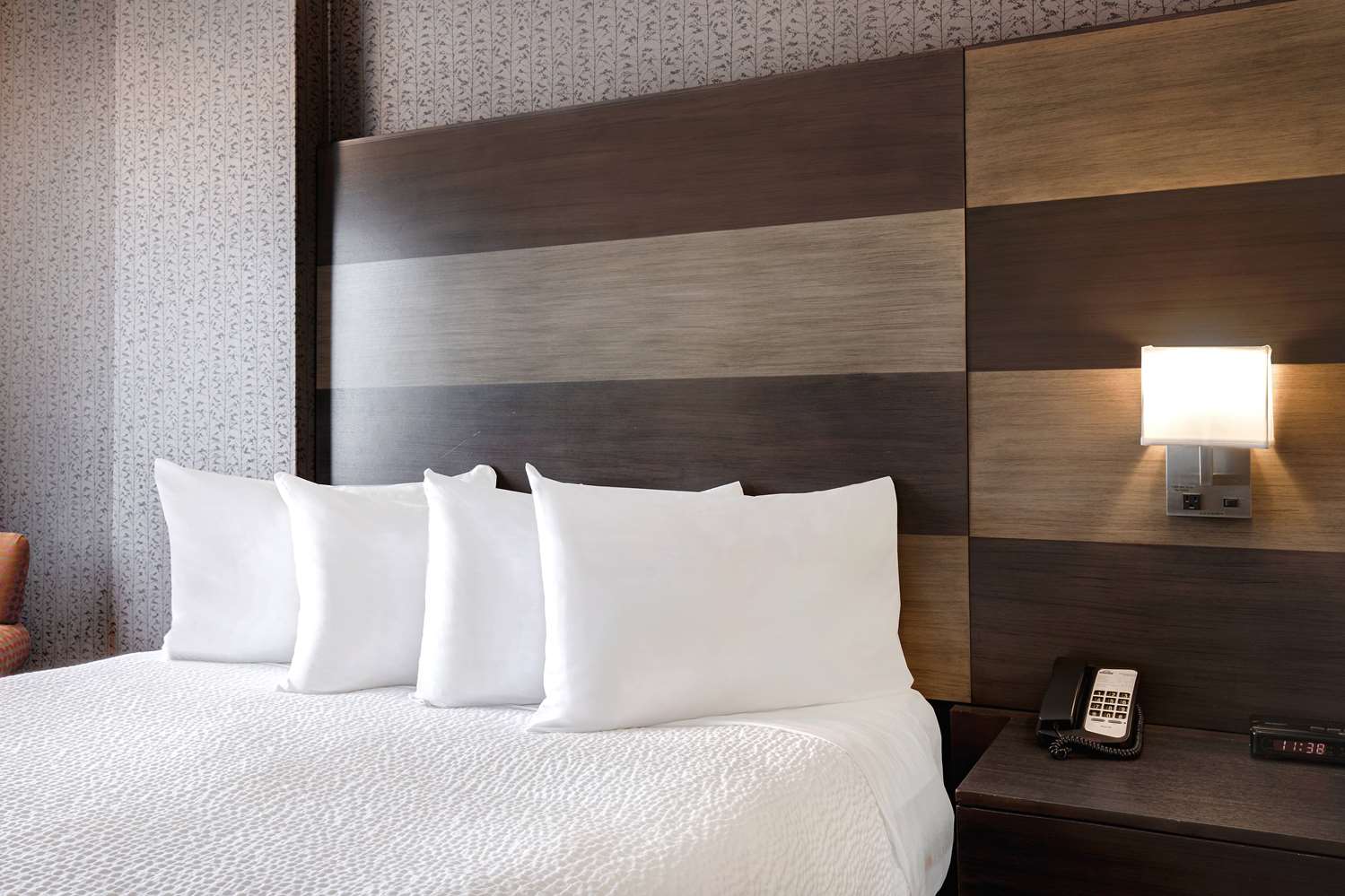 Days Inn by Wyndham Calgary South 24/52