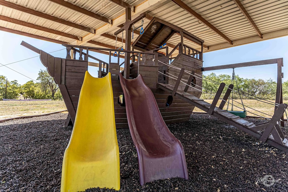 Elite Cabins and RV Park 3/51