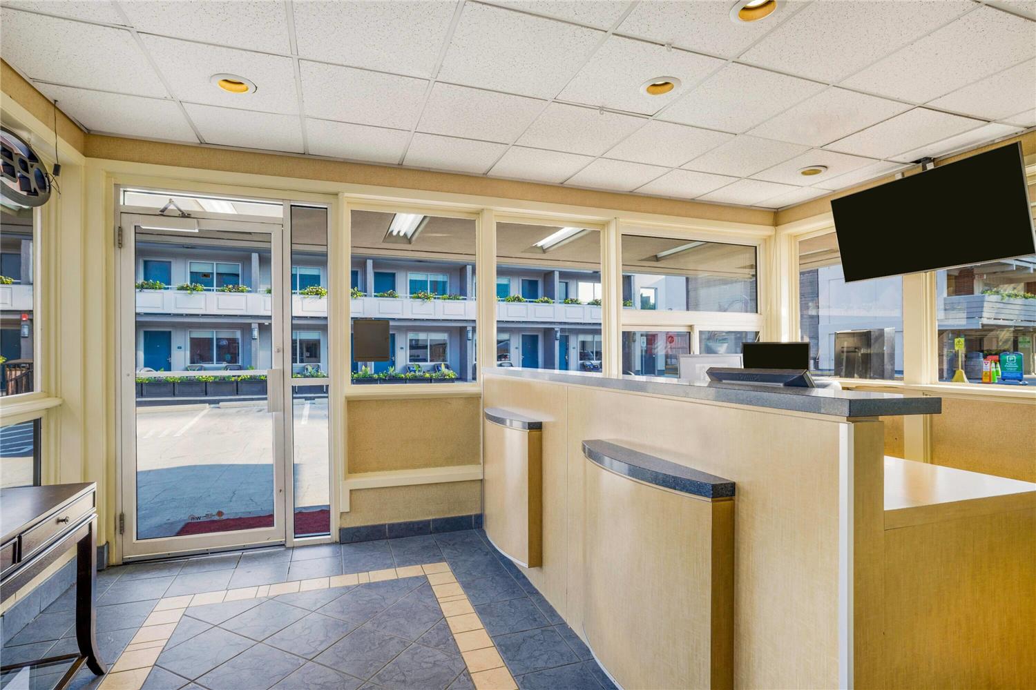 Travelodge by Wyndham Niagara Falls at the Falls 4/35