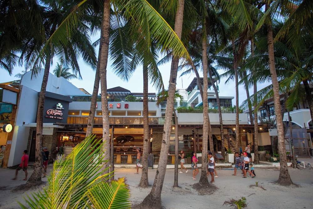 Crown Regency Beach Resort Boracay 67/75