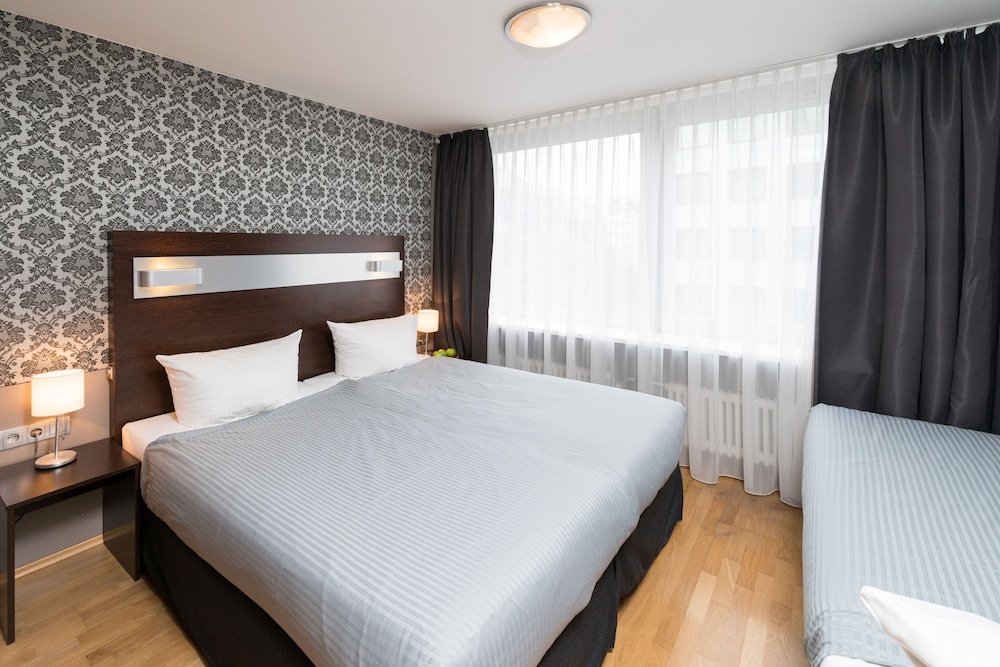 ROOM, TRIPLE