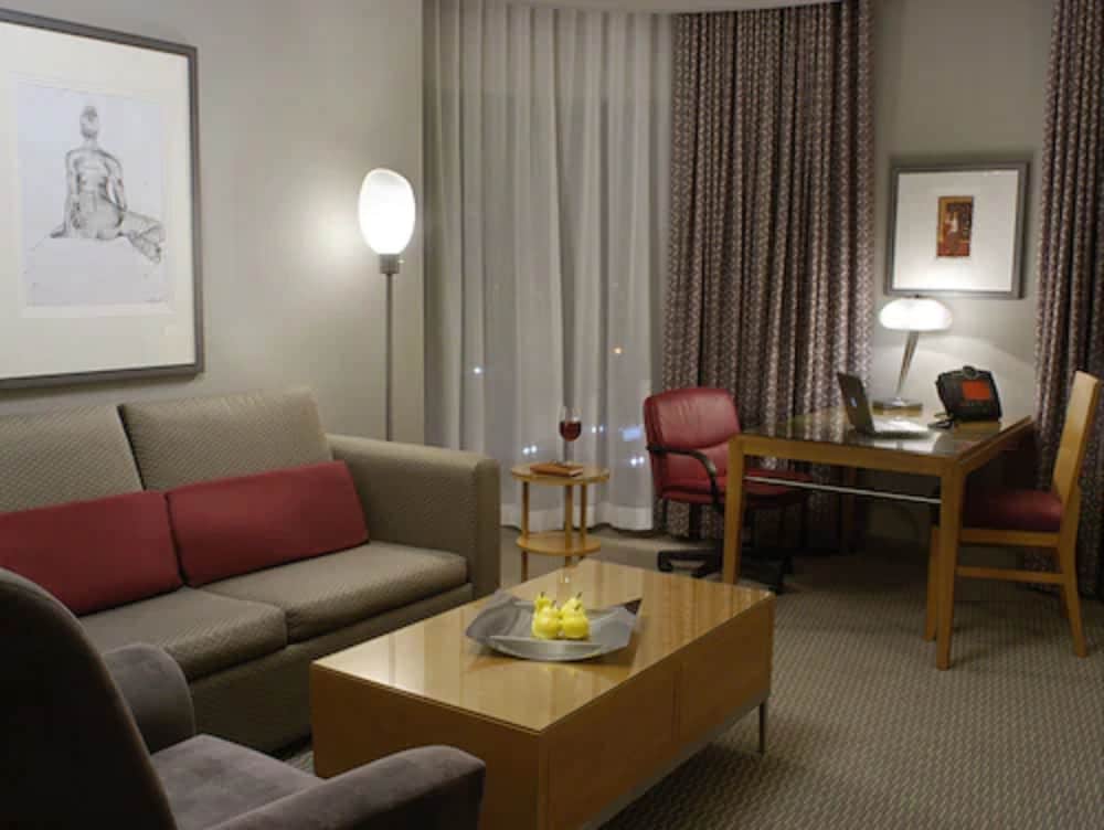 Brookstreet Hotel 41/64