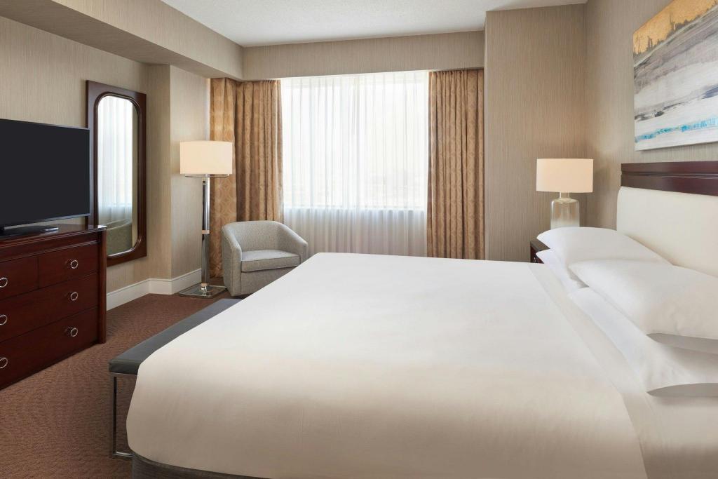 1 Bedroom, Executive, Suite, King Bed, Sofa, Club Lounge Access