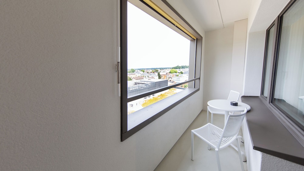 Hotel Illuster 50/50