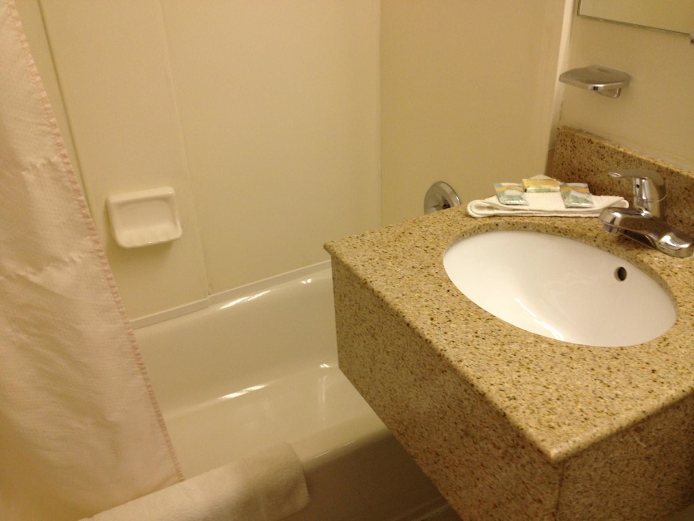 Budget Inn-Falls Church 24/39