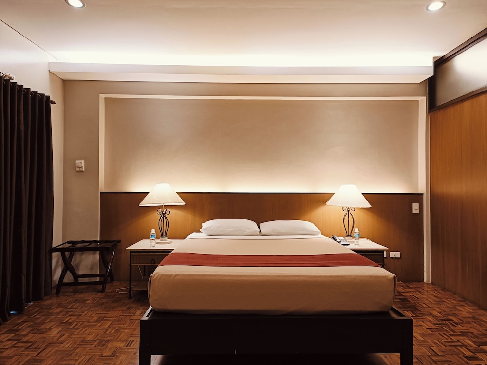 Tropicana Suites 28/74