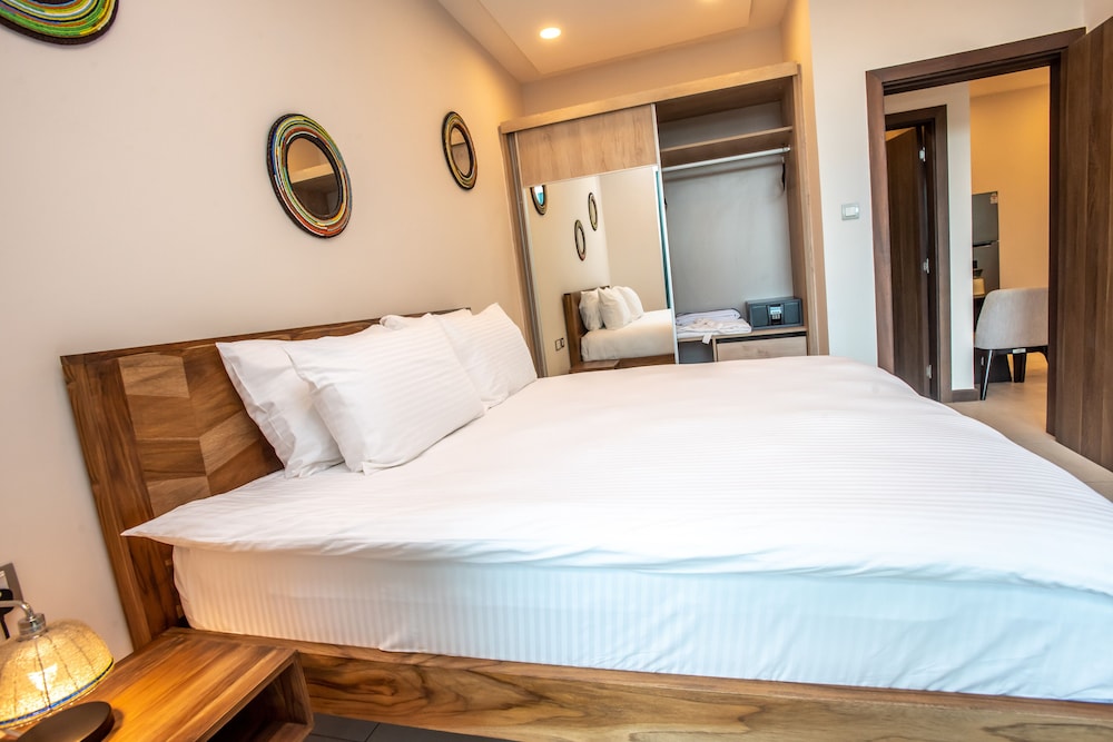 1 BEDROOM, SUITE