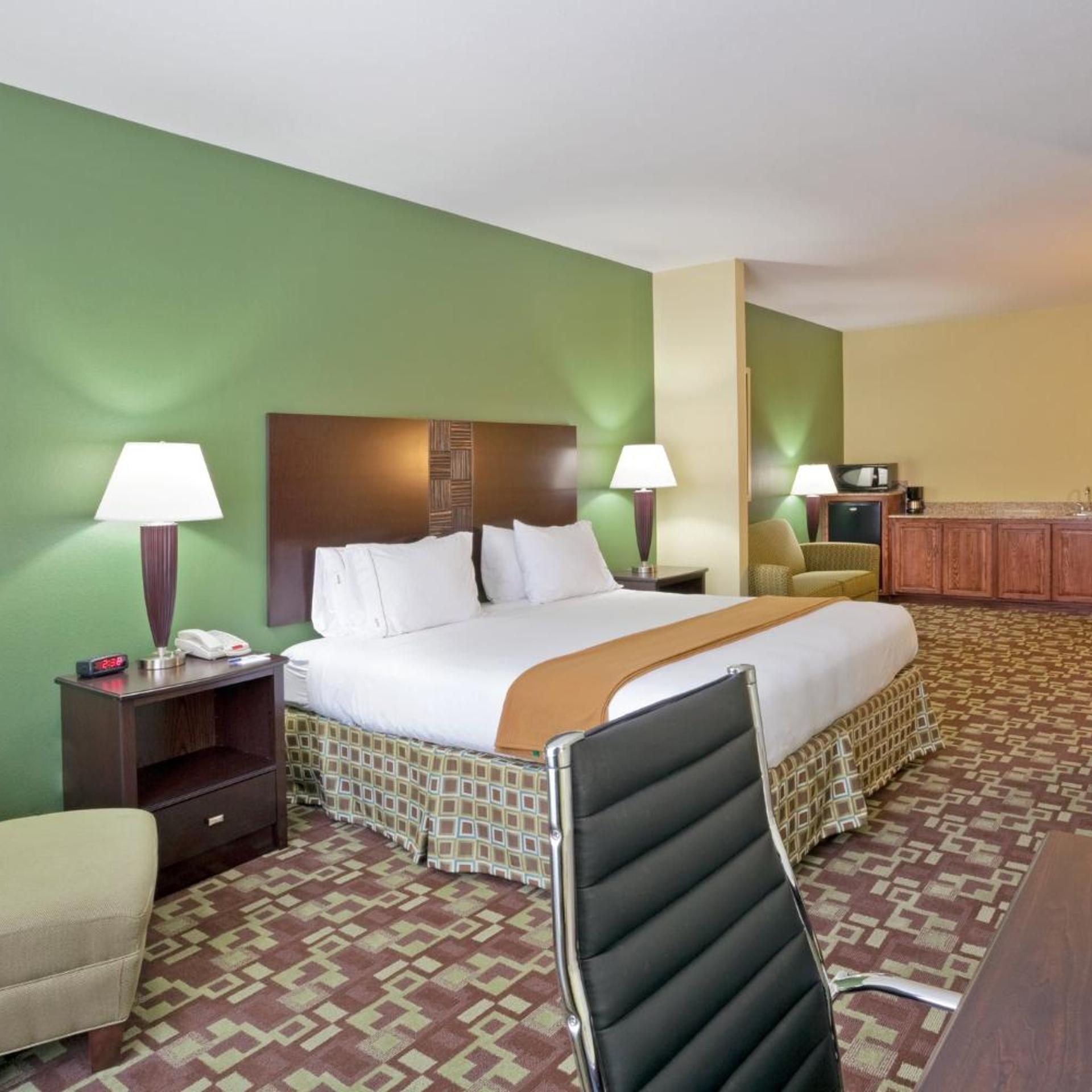 Studio, Suite, King Bed, Accessible