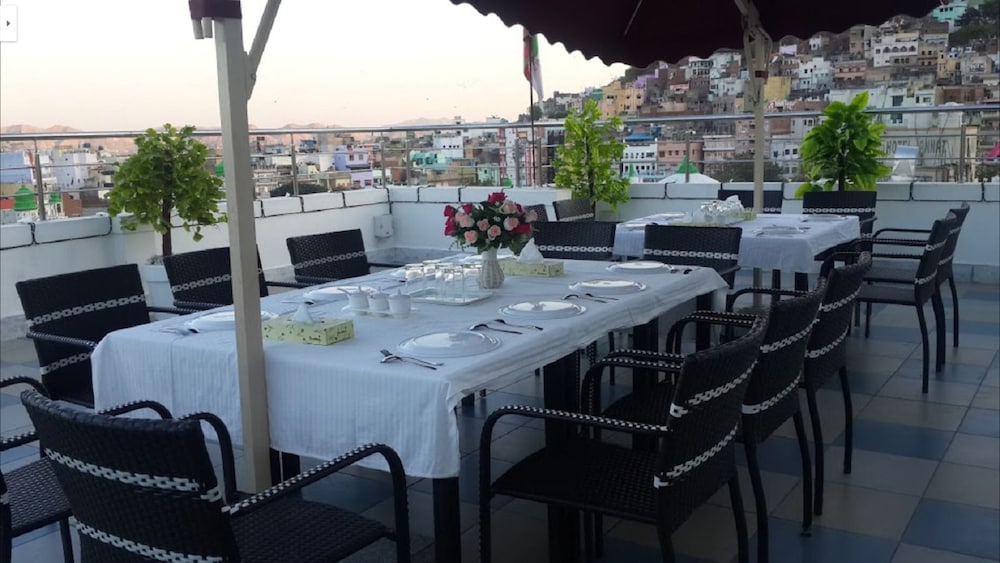 Hotel Madni Royale 37/50