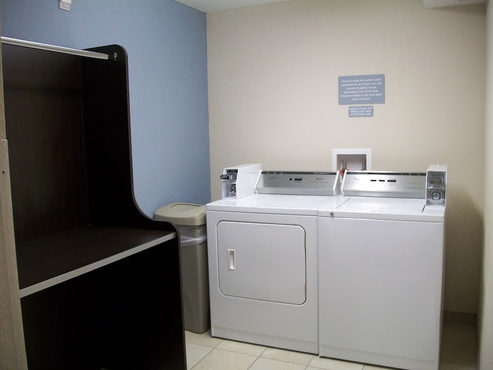 Microtel Inn & Suites by Wyndham Spring Hill/Weeki Wachee 5/30