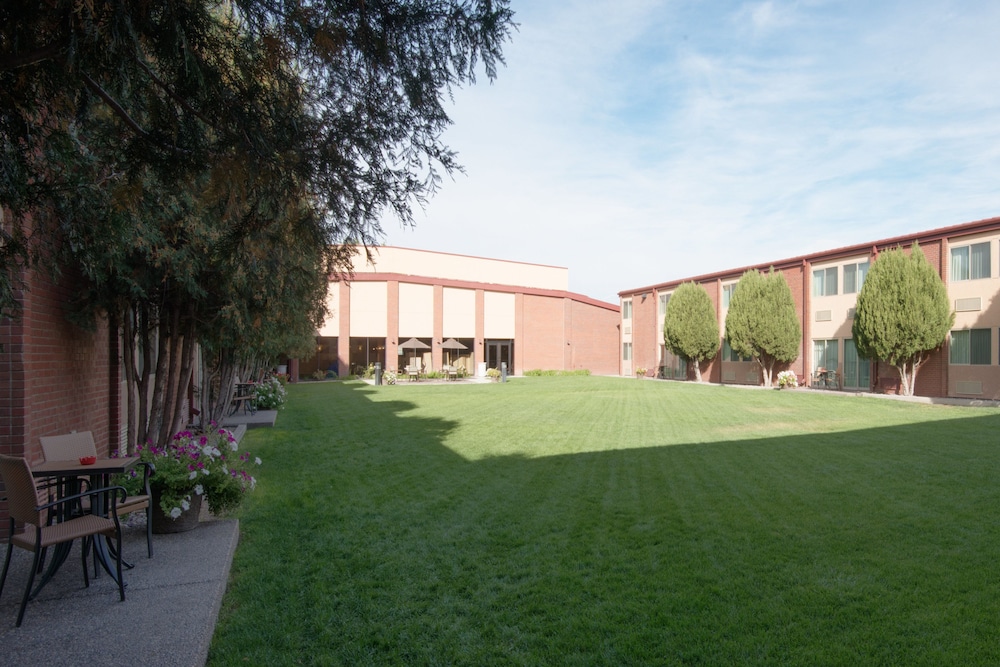Holiday Inn Riverton Convention Center 9/64