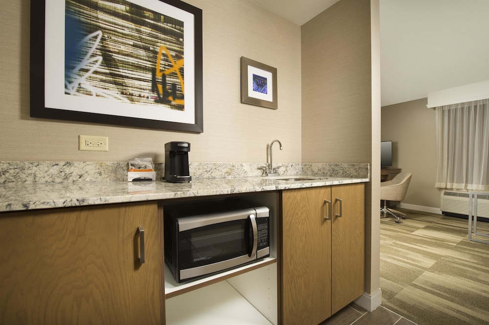 Hampton Inn & Suites Syracuse/Carrier Circle 42/47