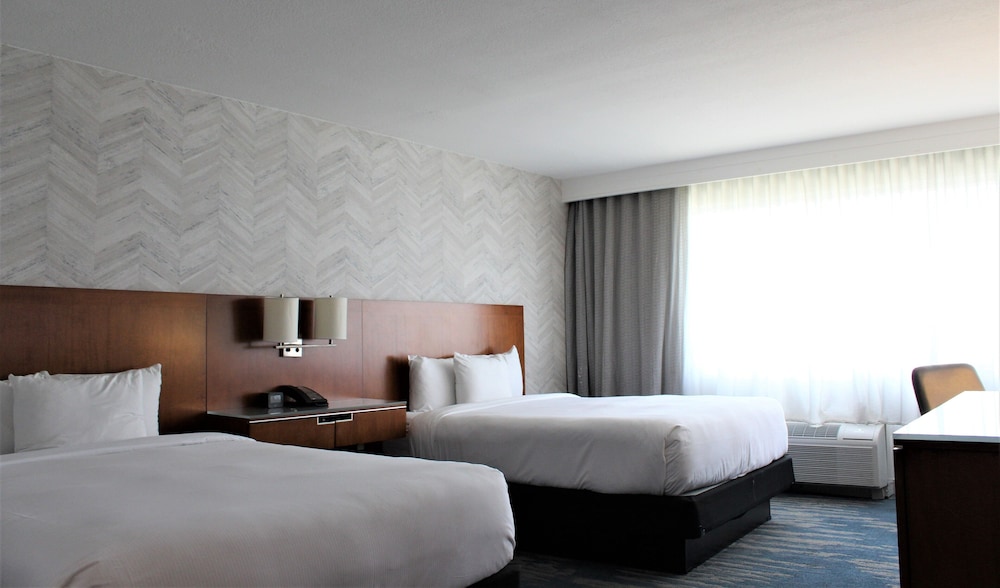 DoubleTree by Hilton Hotel LAX - El Segundo 19/84