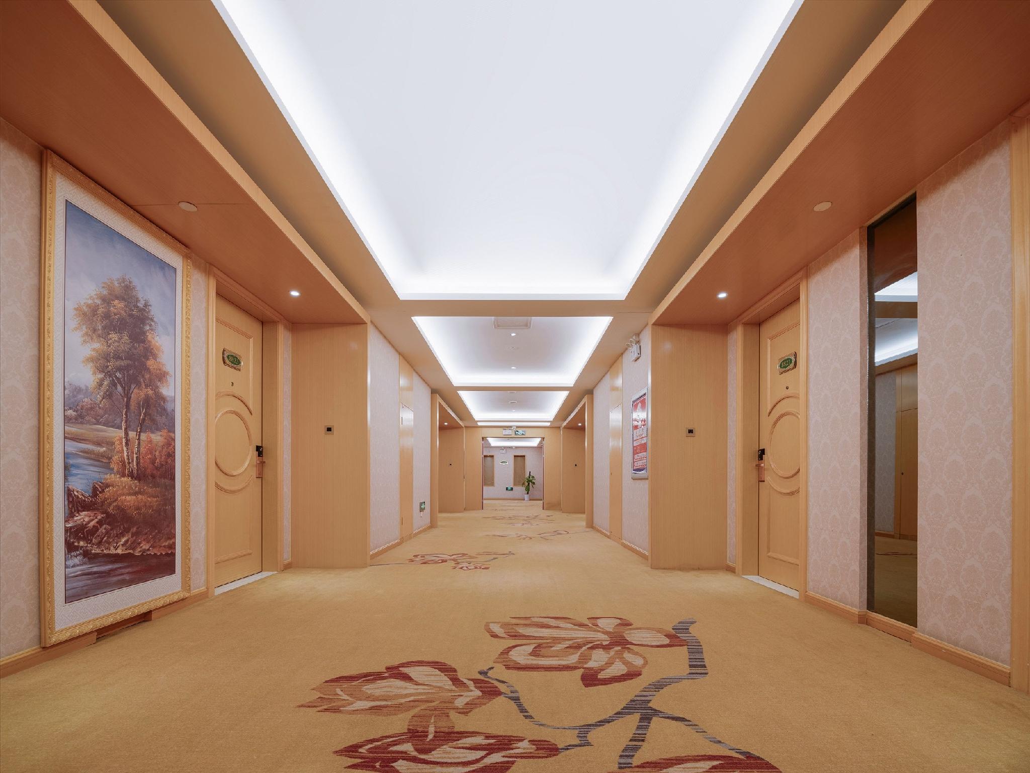Vienna International Hotel (Dongcheng Building, Lanzhu East Road, Pingshan, Shenzhen) 45/47