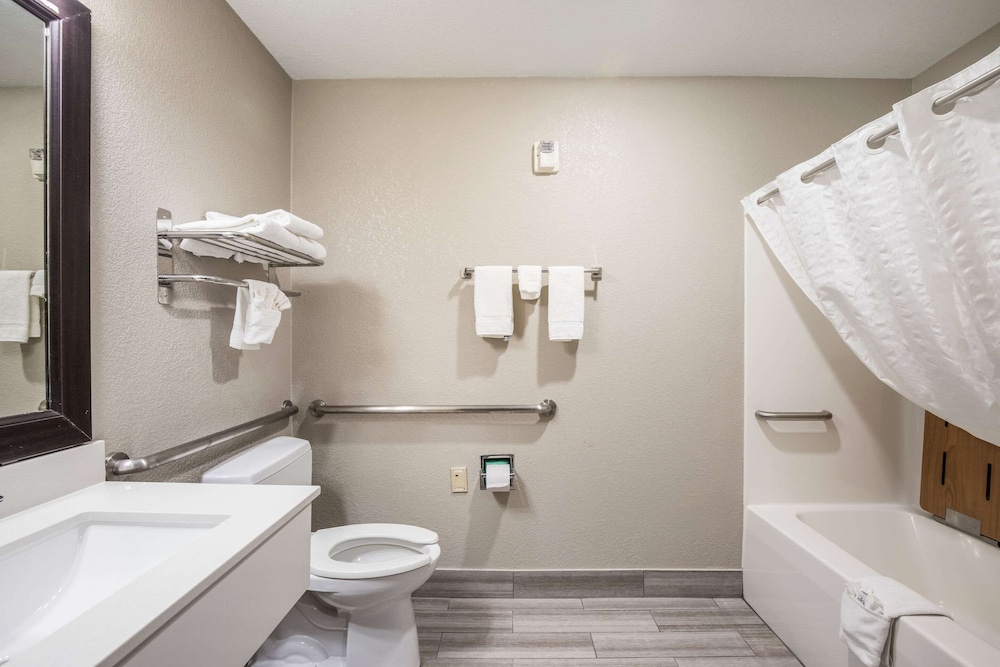 Quality Inn & Suites Lodi I-90 15/39