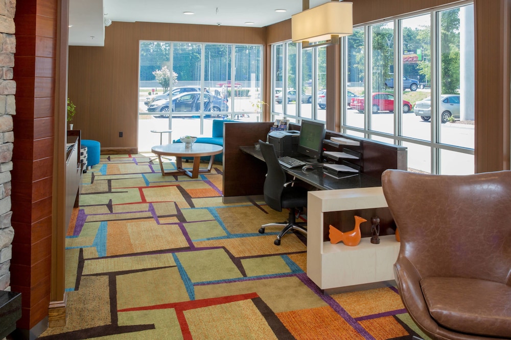FAIRFIELD INN AND SUITES LUMBERTON 19/35