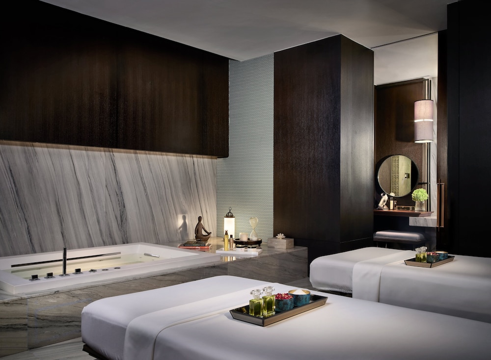 Rosewood Bangkok 31/84