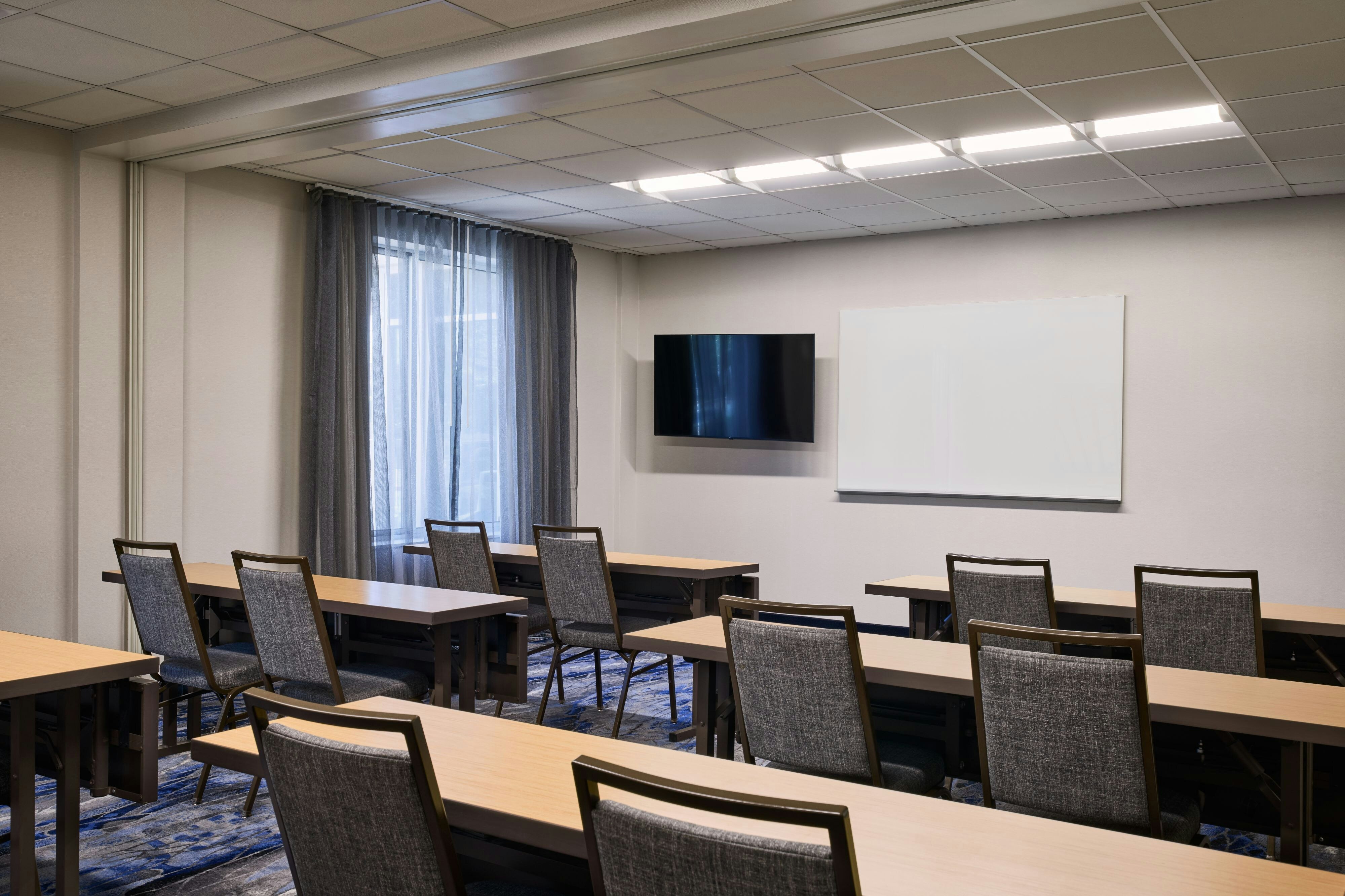 Fairfield Inn & Suites By Marriott Phoenix Tempe/Airport 42/51