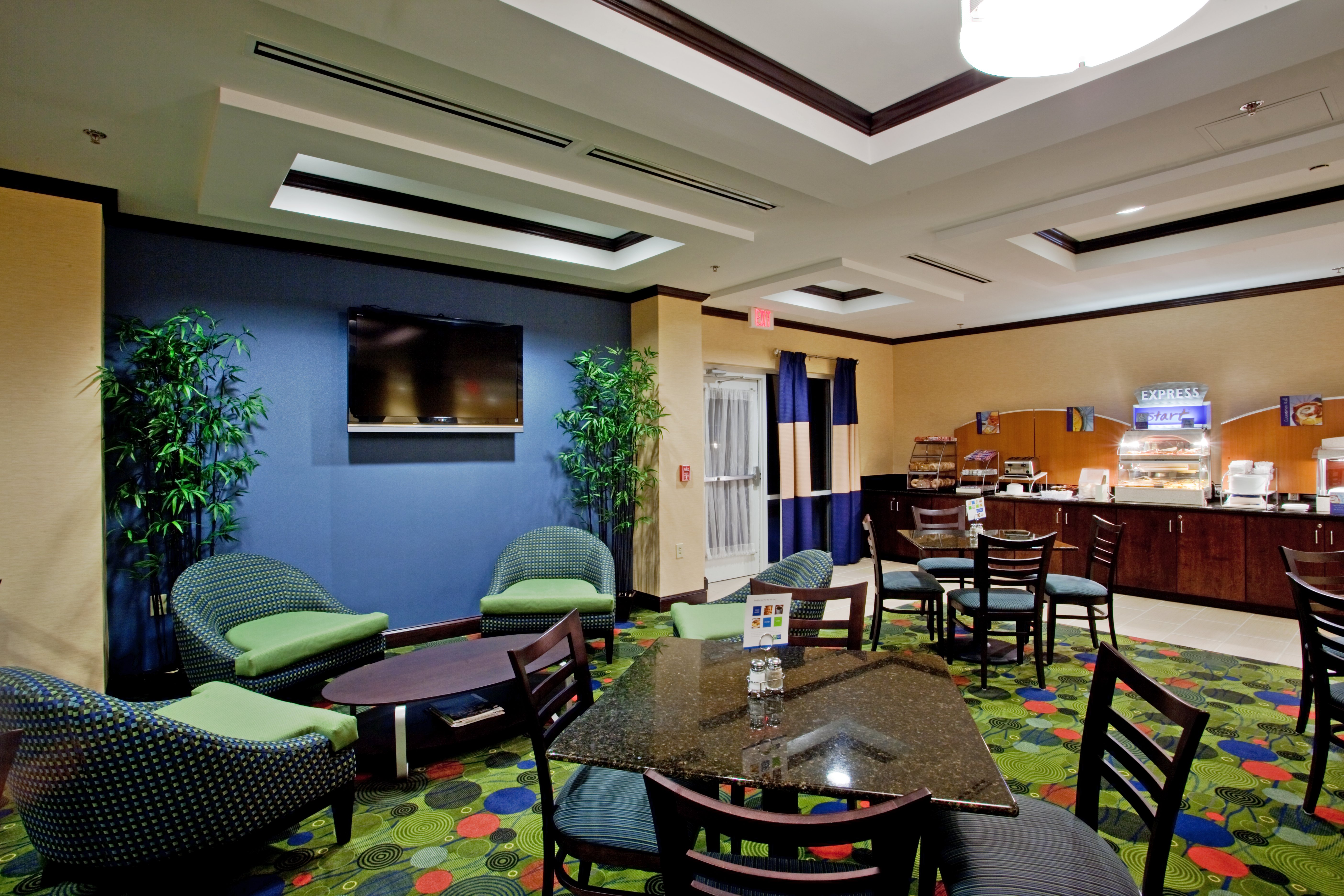Holiday Inn Express Hotel and Suites Raleigh Sw Nc State 51/80