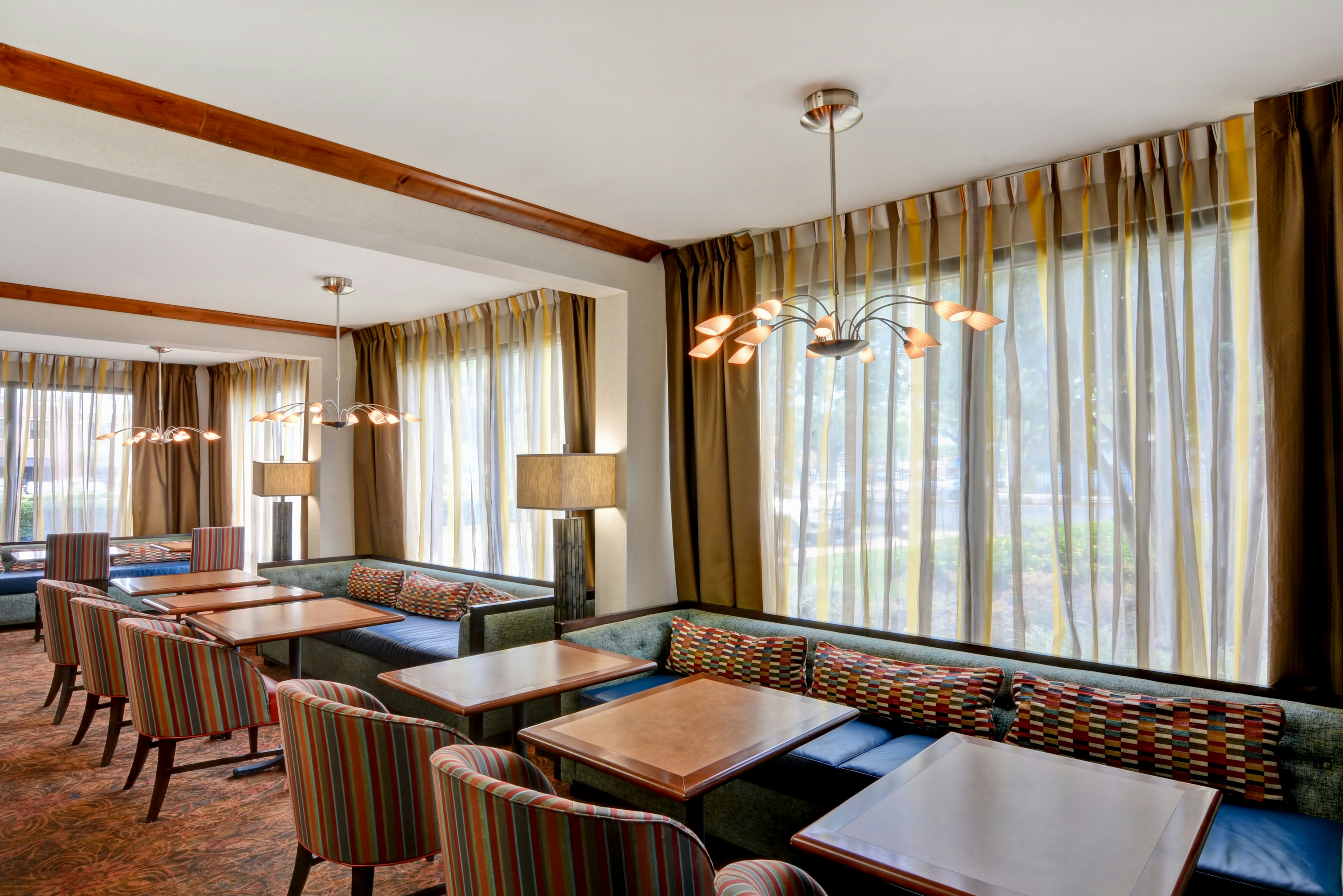 Hampton Inn Memphis-Poplar 32/53