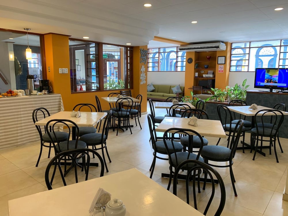 Acosta Hotel 50/55