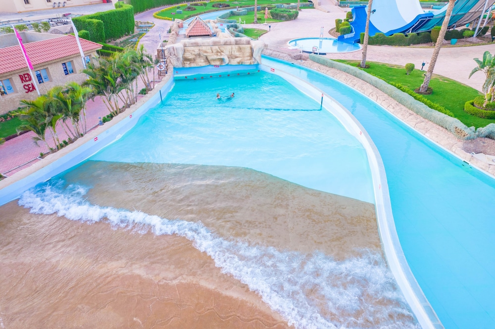 Charmillion Club Aqua Park 41/46