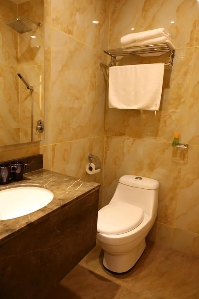 Golden Valley Hotel 18/46