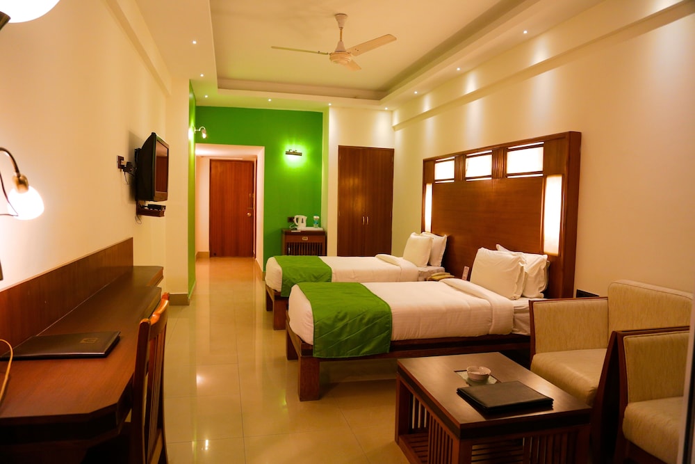 Inderlok Hotel 7/15
