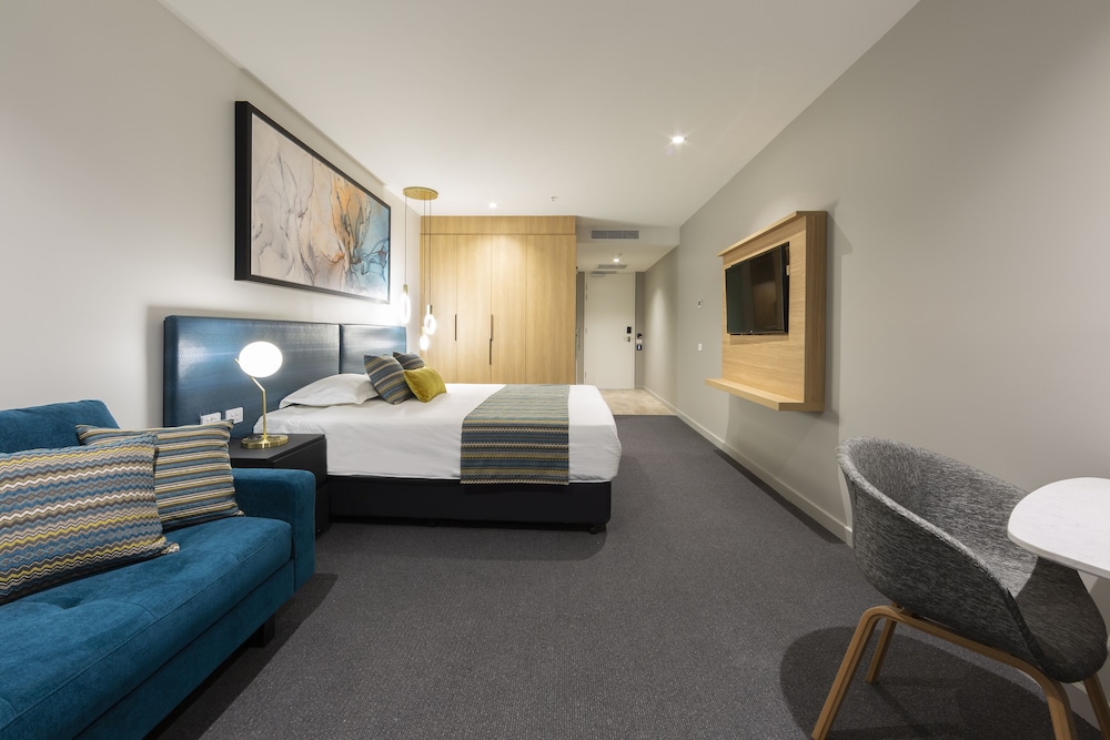 Mercure Canberra Belconnen 18/69