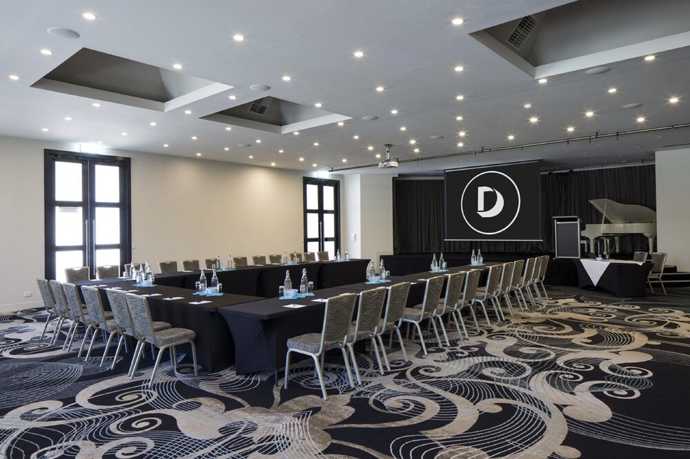 The Dingley Hotel 52/61