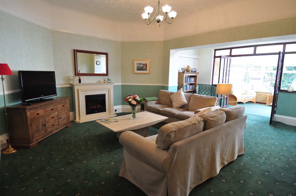 Westbury Lodge 21/30