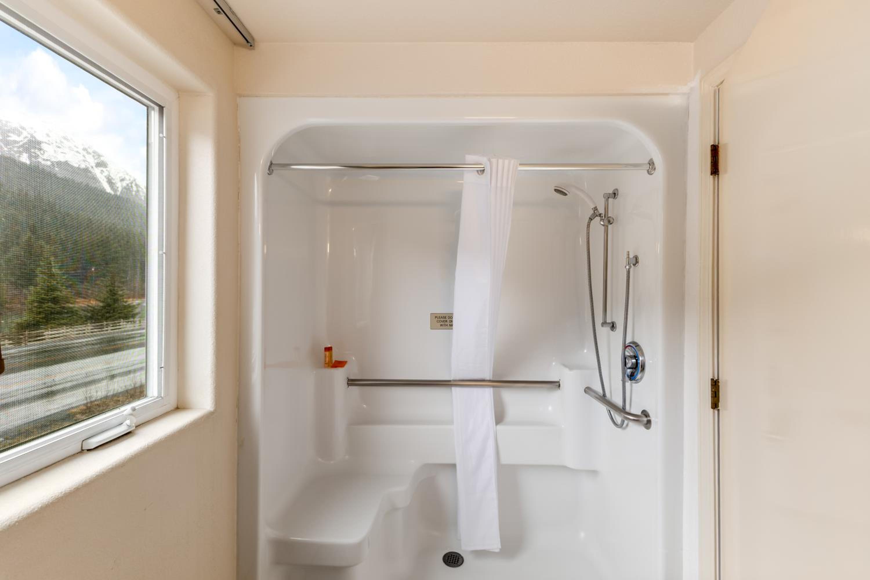 Motel, Style, Double Bed, Accessible، Breeze Inn 2/3